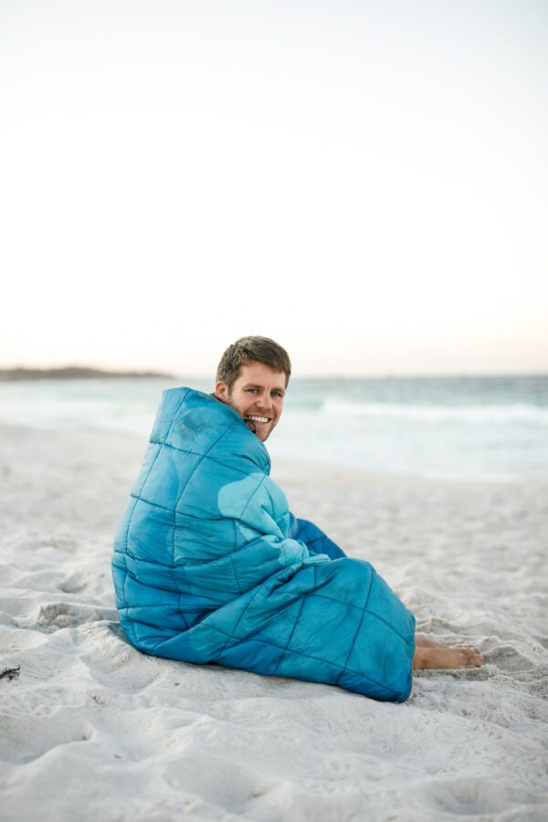 Outdoor Puffy Blanket - Image 9